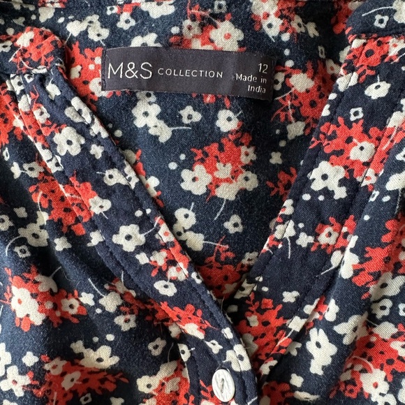 Floral printed button up top. - Picture 8 of 8